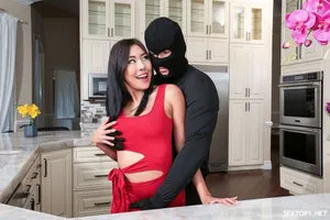 Anh chàng thể hình đẹp trai là vua biển P2, quan hệ với nhiều cô gái và có những video sex bị rò rỉ trong một bộ sưu tập dài...