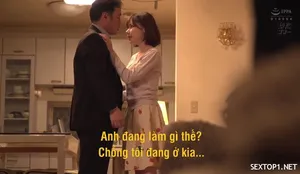 Cô gái ngực to có đầu to! Siêu mềm, lắc và nhào! Trước ống kính, con bò đen to lớn rung động, âm hộ rất hồng, cái mông khổng lồ bị nhấc lên và tát, vô cùng hấp dẫn...