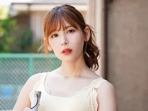 Anh Ông xã có sở thích nhìn bà xã lén lút với nhân viên giao pizza