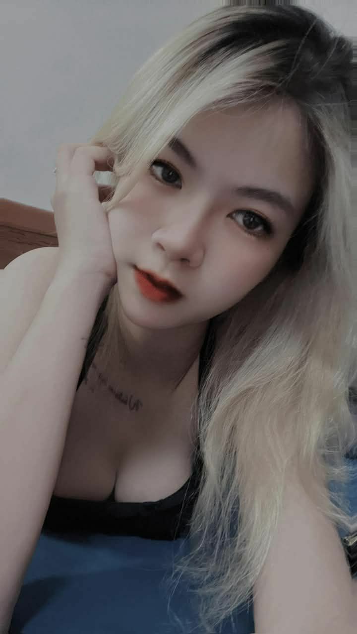 Tò te với bạn trai trong bệnh viện, cô gái bị bác sĩ tống tình